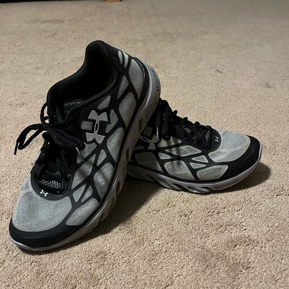 Under Armour Spine Shoes - 10.5, EXCELLENT - Picture 1 of 4